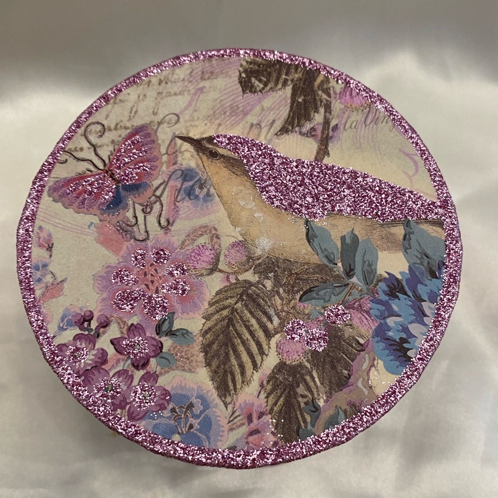 NWOT PUNCH STUDIO LAVENDER BAR OF SOAP IN A BEAUTIFUL KEEPSAKE BOX